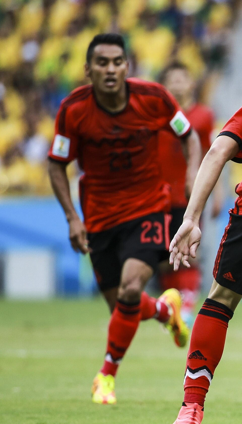 José Juan Vázquez Gómez en un partido de fútbol, vistiendo uniforme rojo