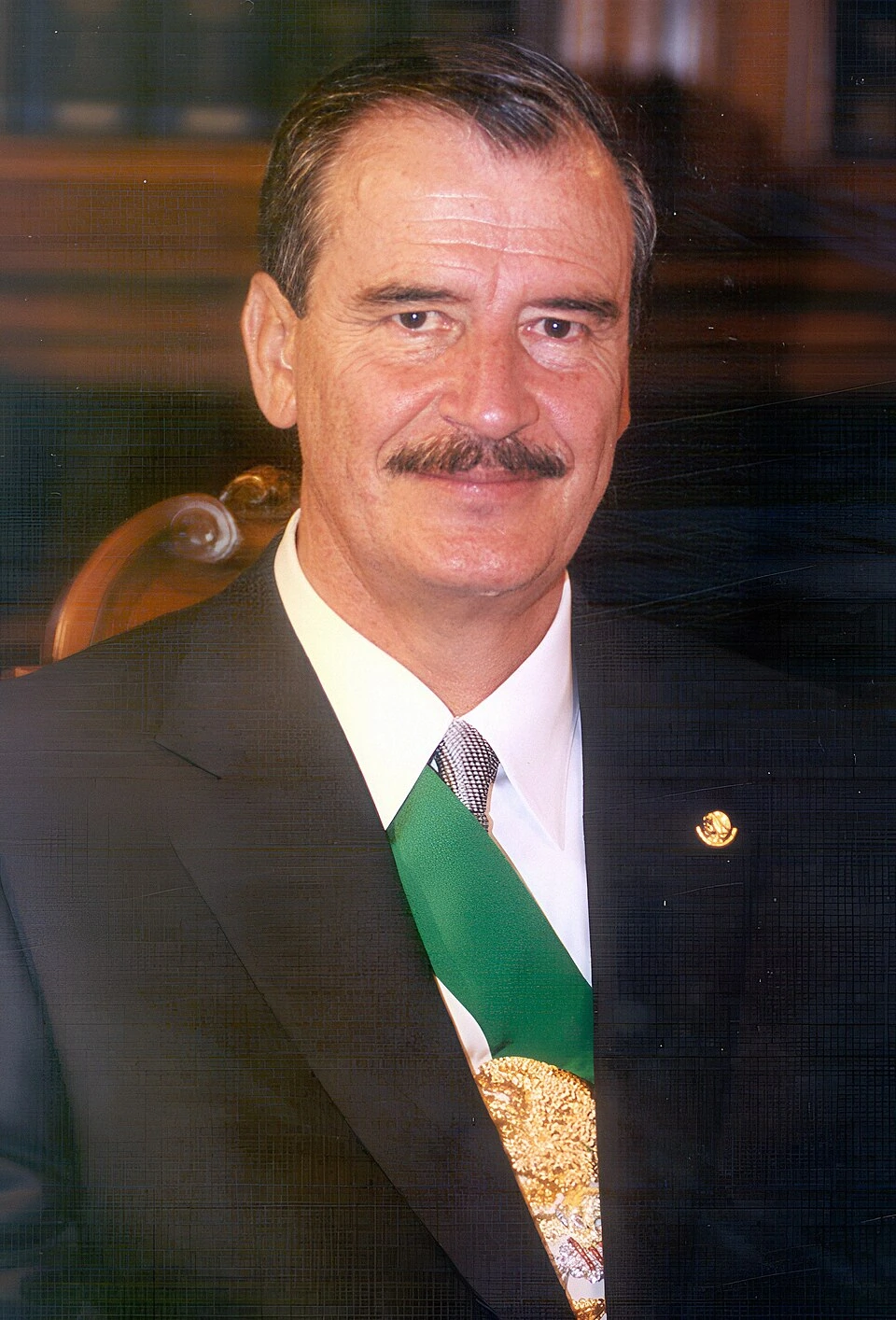 Portrait of Vicente Fox, former President of Mexico, in a suit and presidential sash.